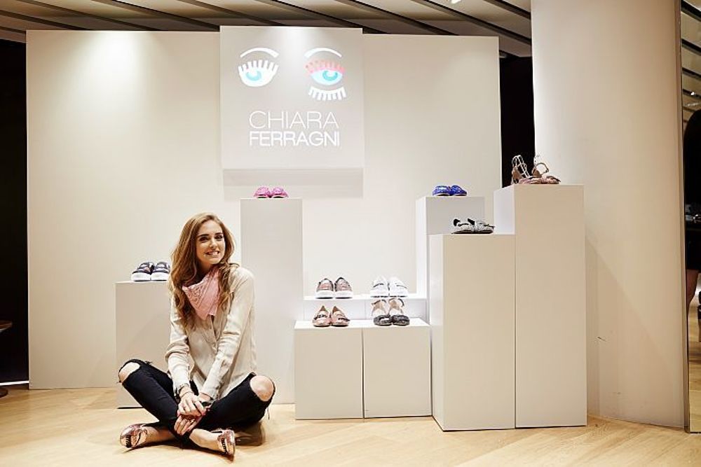Chiara Ferragni, aperto il suo primo negozio a Milano/ FOTO E VIDEO Chiara Ferragni, aperto il suo primo negozio a Milano/ FOTO E VIDEO