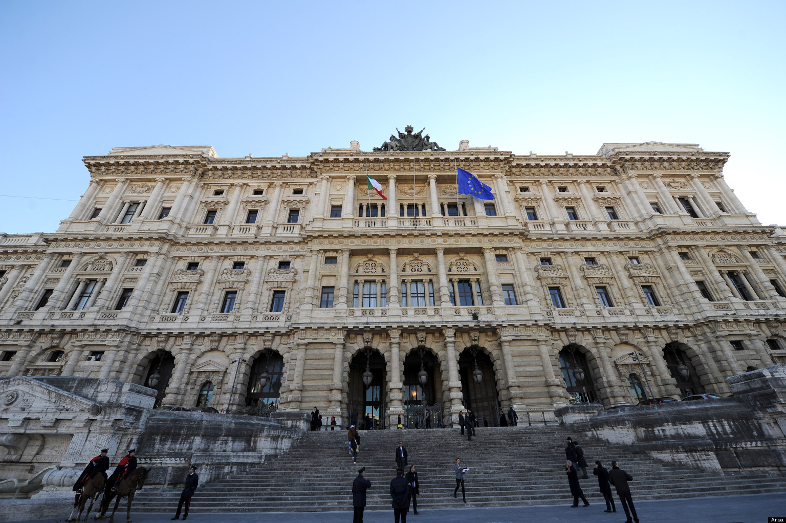 L'ingresso del Palazzo di Giustizia a Roma, dove ha sede la Cassazione, oggi 26 gennaio 2012. ANSA/ETTORE FERRARI