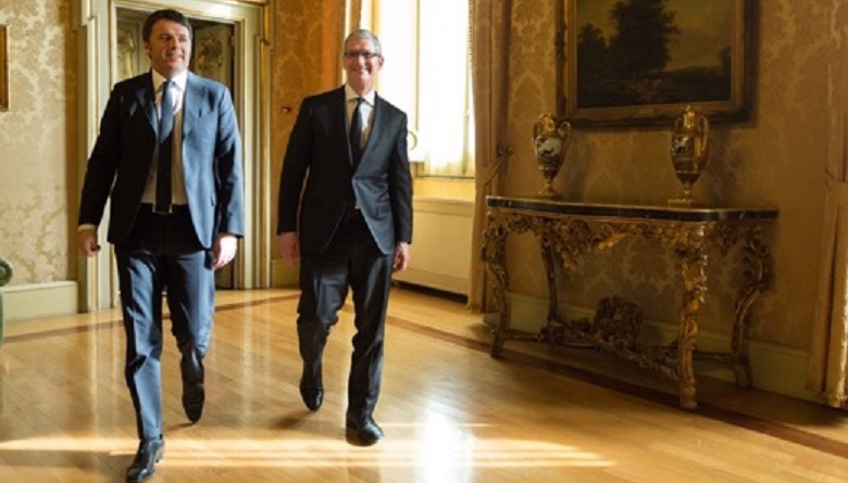 tim cook dio apple in visita in italia