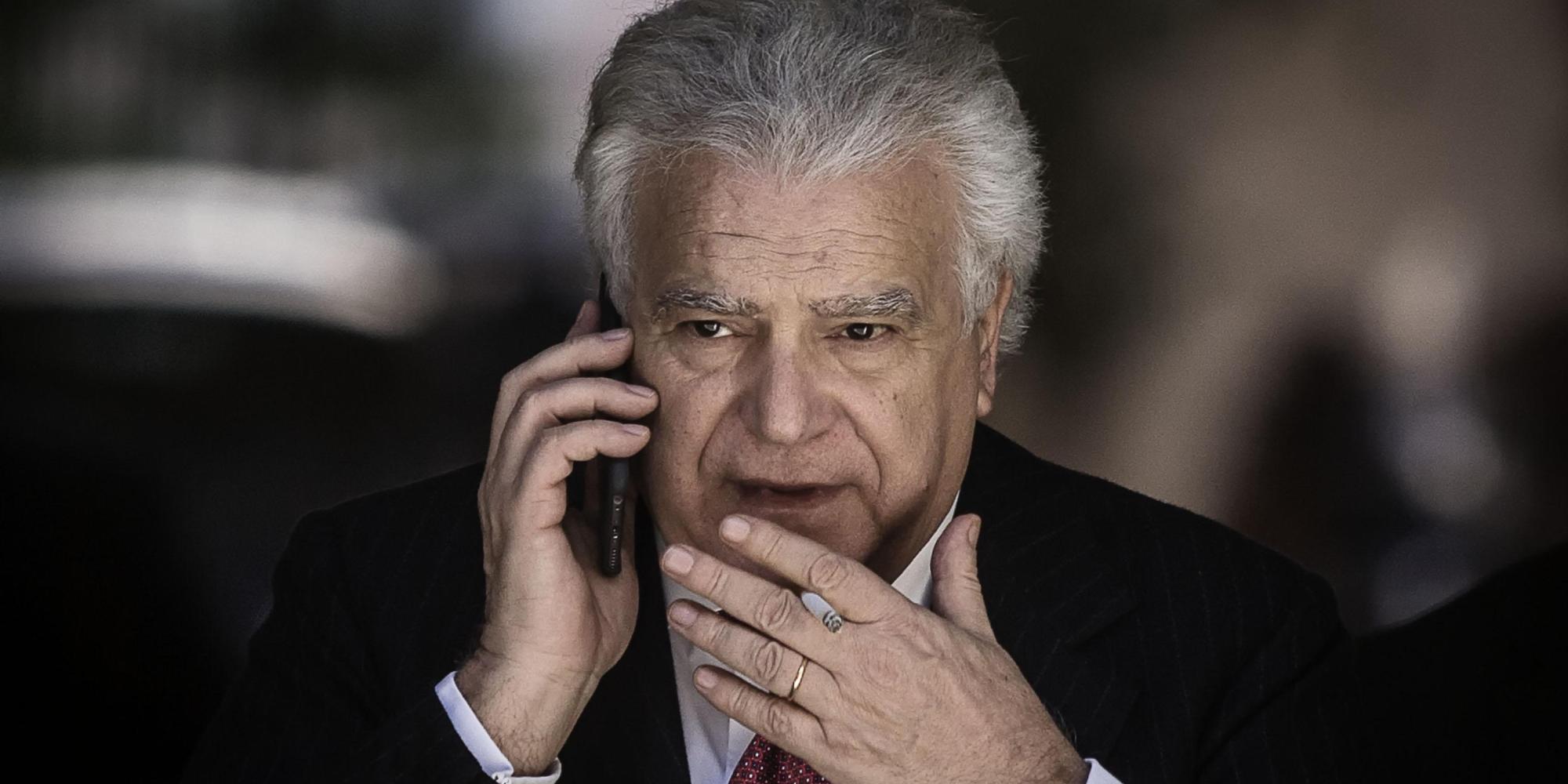 Denis Verdini arriva a palazzo Grazioli per un incontro con il leader di Forza Italia Silvio Berlusconi, Roma, 01 aprile 2015. ANSA/ANGELO CARCONI