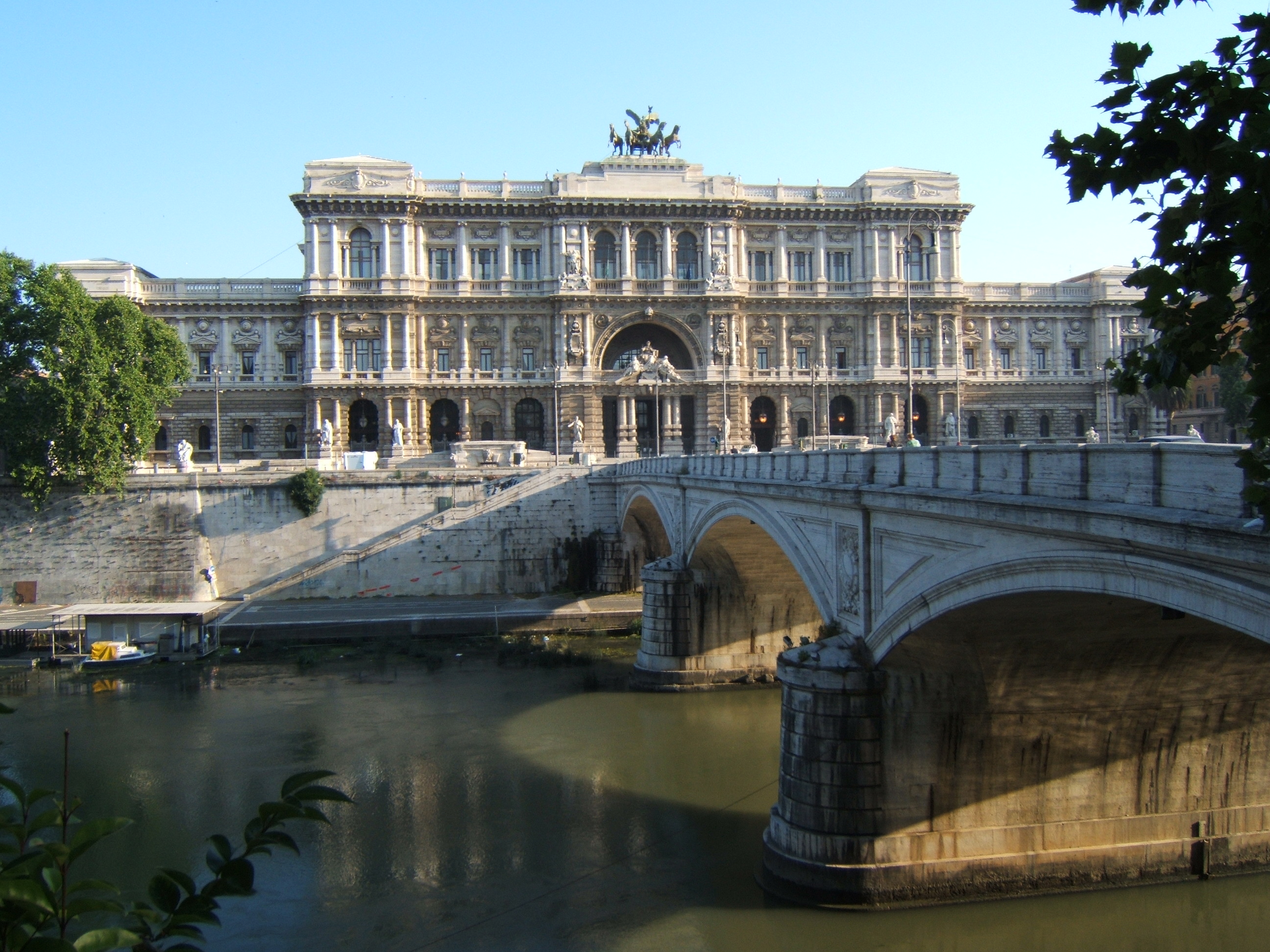 La Cassazione legittima il controllo a distanza del lavoratore