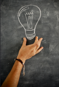 idea-lampadina-mano