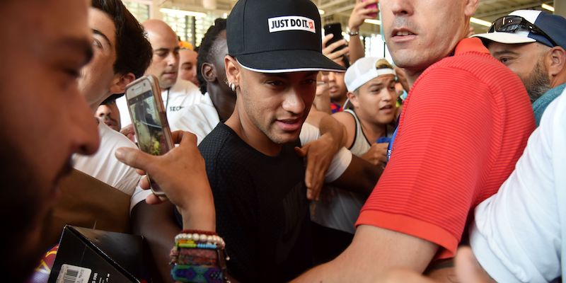 Neymar passa al PSG trasferimento record