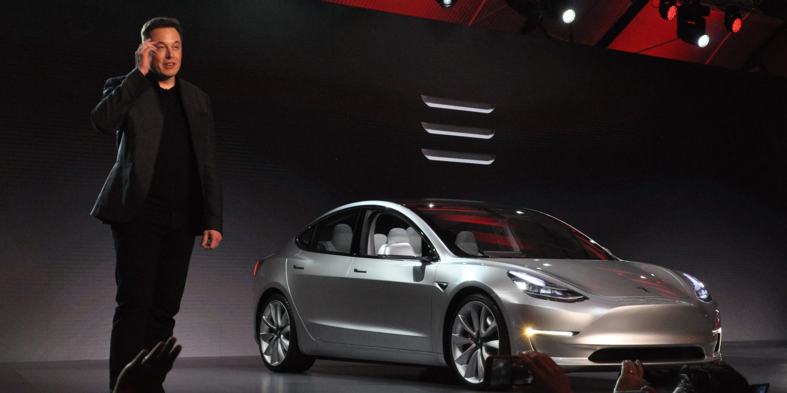 elon musk presenta model 3