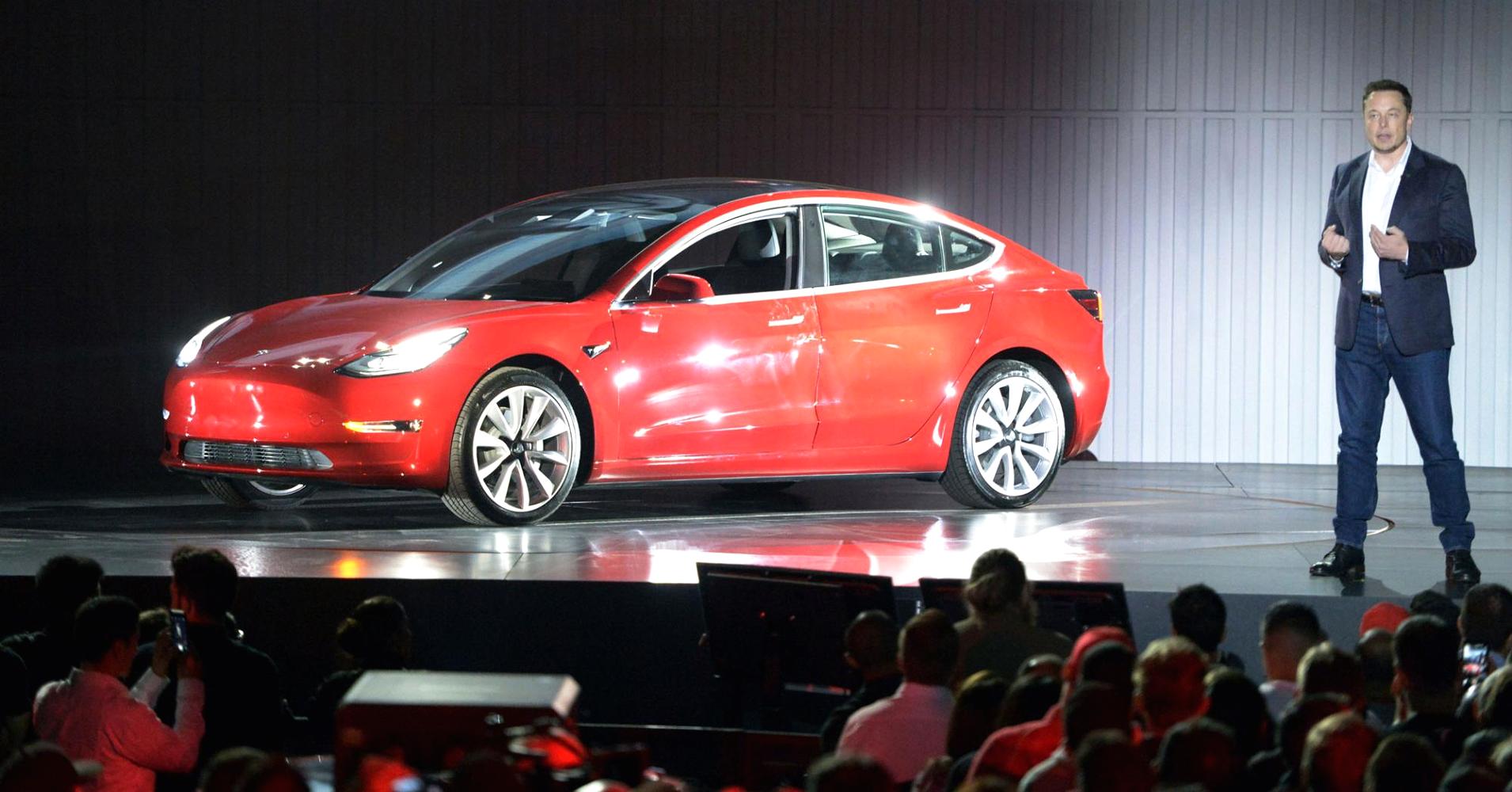 tesla model 3 elon musk presentazione
