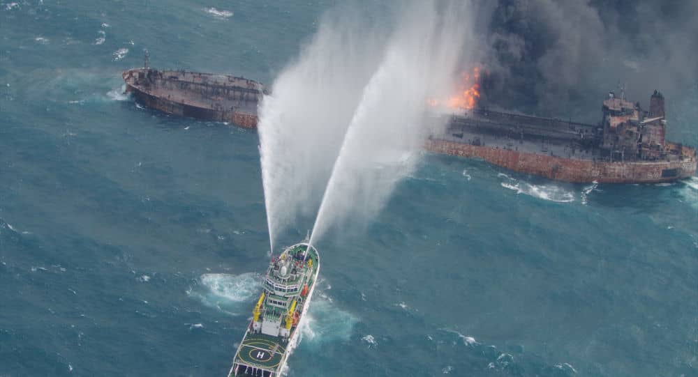 cina-petroliera-affonda