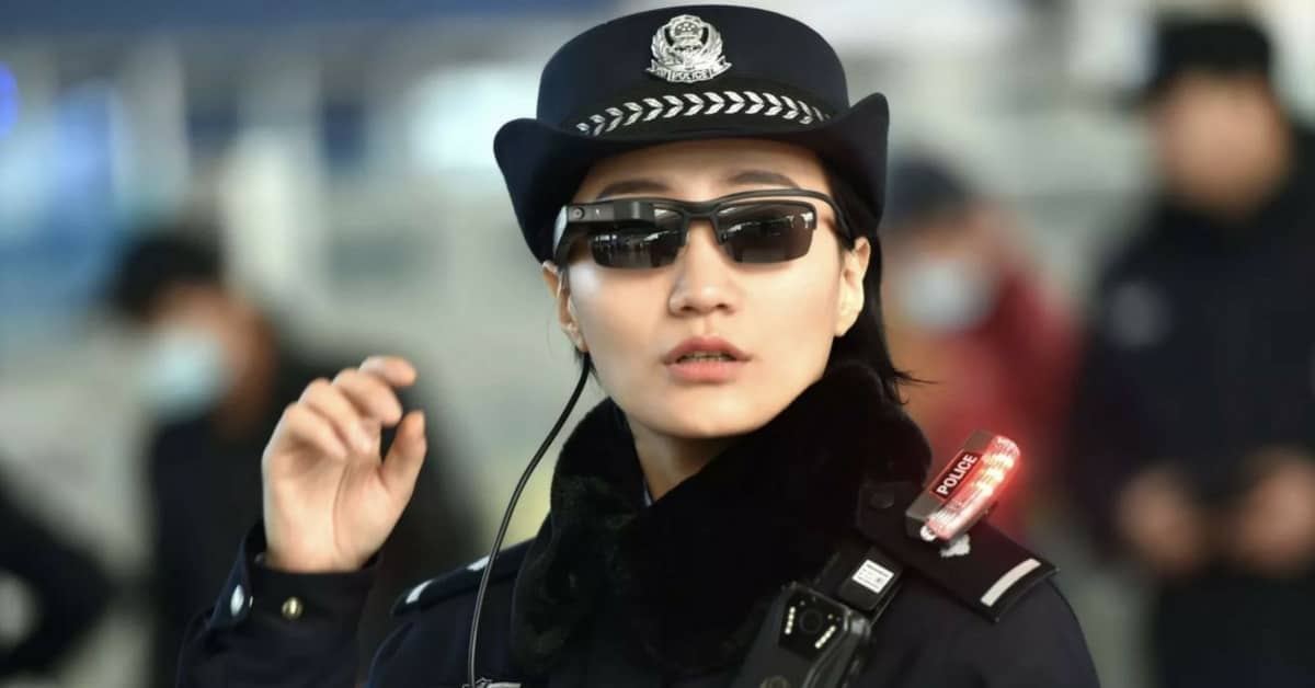 cina-occhiali-tecnologia