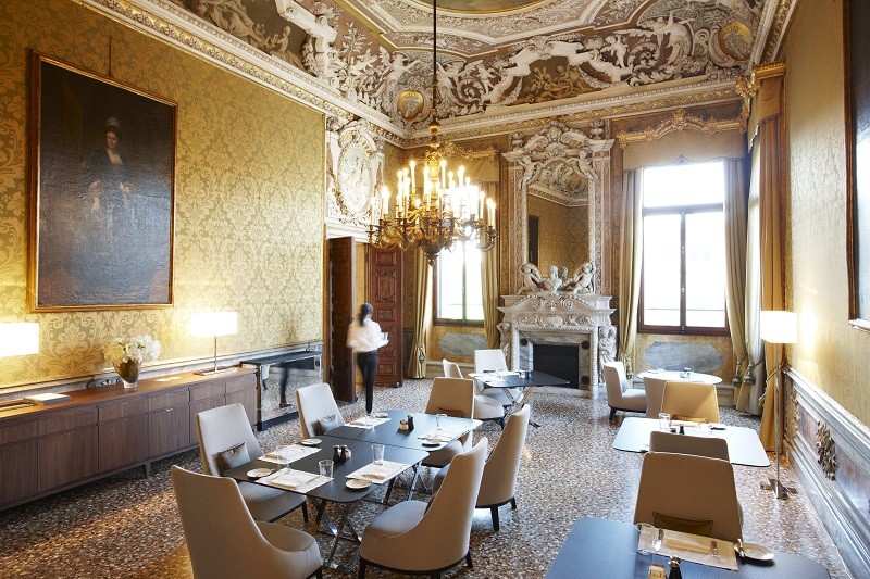 Aman-Canal-Grande-Venice-Yellow-Dining-Room-800x533