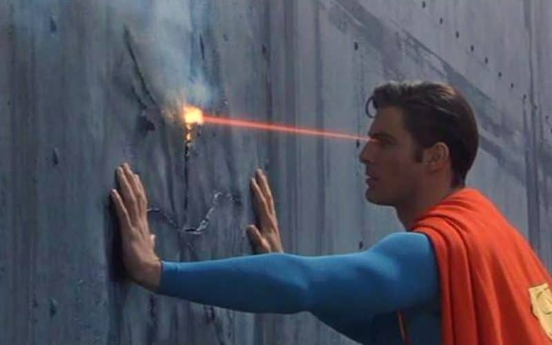 superman-raggi-laser-lenti-contatto