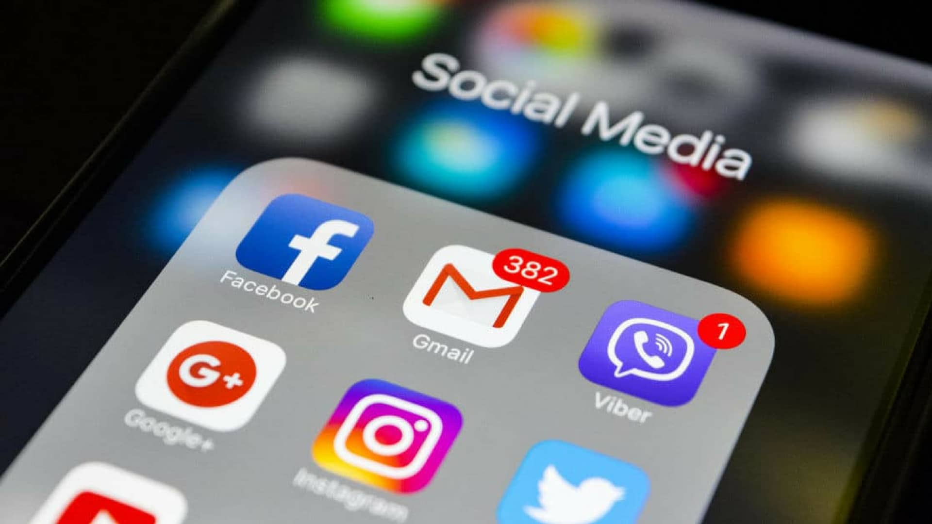 uganda-tassa-social-network