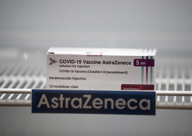 AstraZeneca, la decisione Ema: "Il vaccino è sicuro e affidabile"
