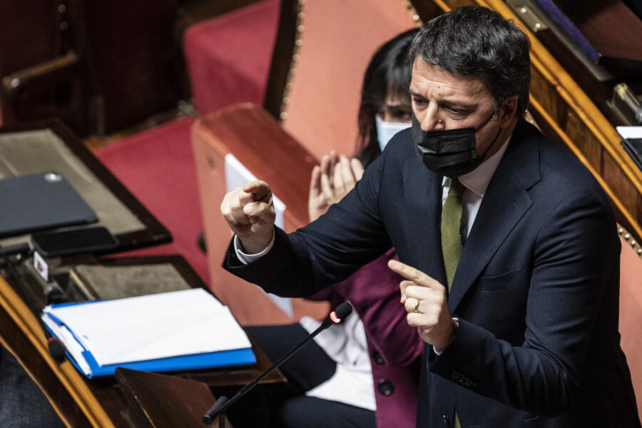 Minacce a Renzi: l'ex premier ha ricevuto una busta con 2 proiettili di pistola
