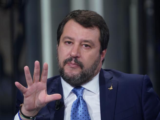 Salvini minaccia l'Aventino: i ministri della Lega pronti a ribellarsi a Draghi
