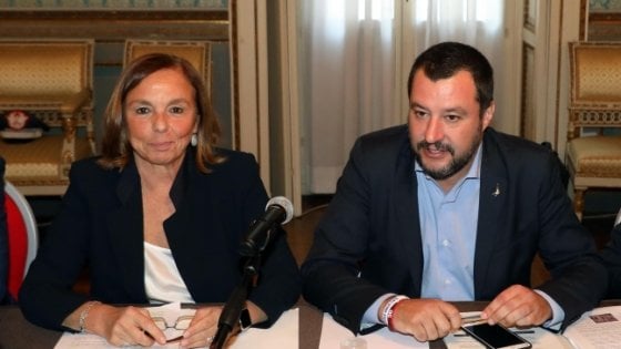 Immigrazione, Salvini torna alla carica: "Basta con i porti aperti"
