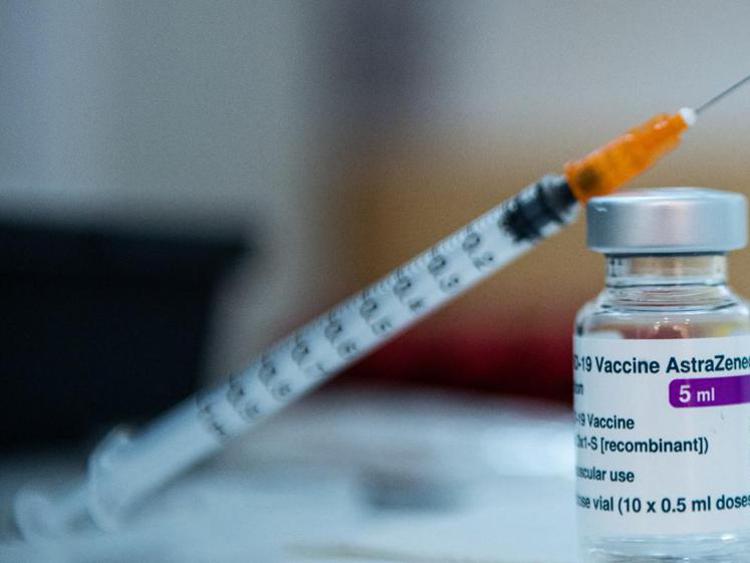 Vaccini, altro colpo di scena? "Sì a seconda dose AstraZeneca con consenso firmato"

