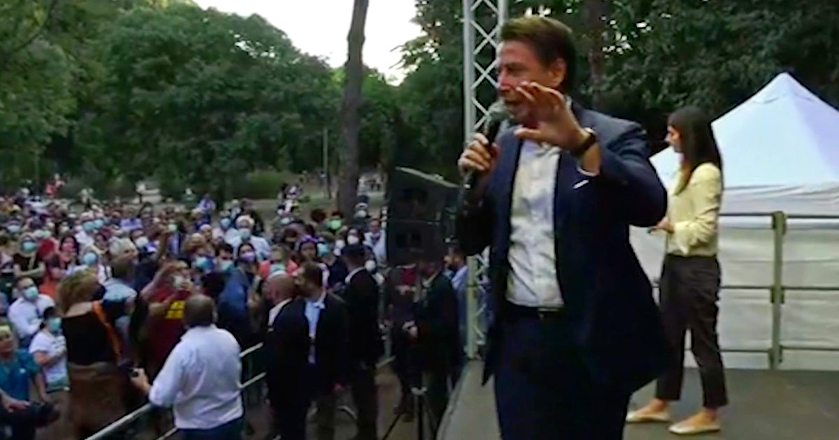 Conte contestato a Roma