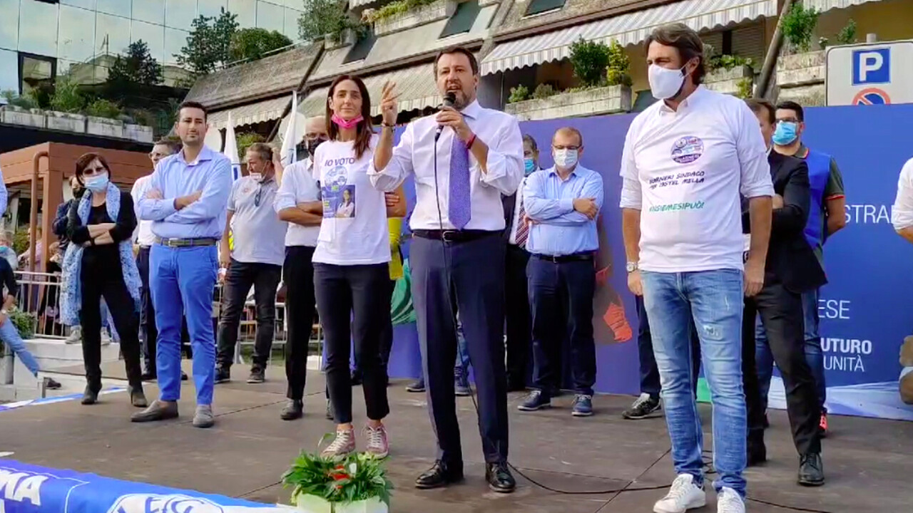 Matteo Salvini contestato dai cacciatori a Brescia