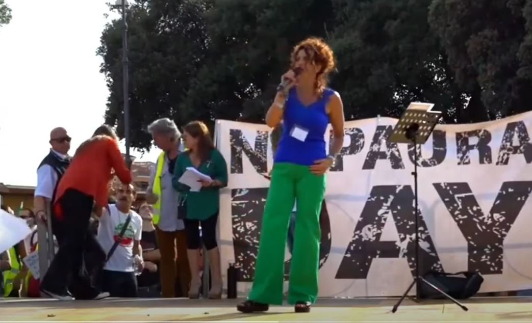 La poliziotta no green pass difesa da Salvini