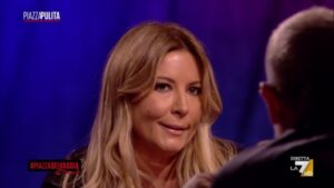 Selvaggia Lucarelli contro la studentessa no pass