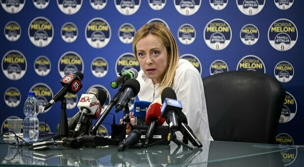 La Meloni sfida Letta su Draghi al Quirinale