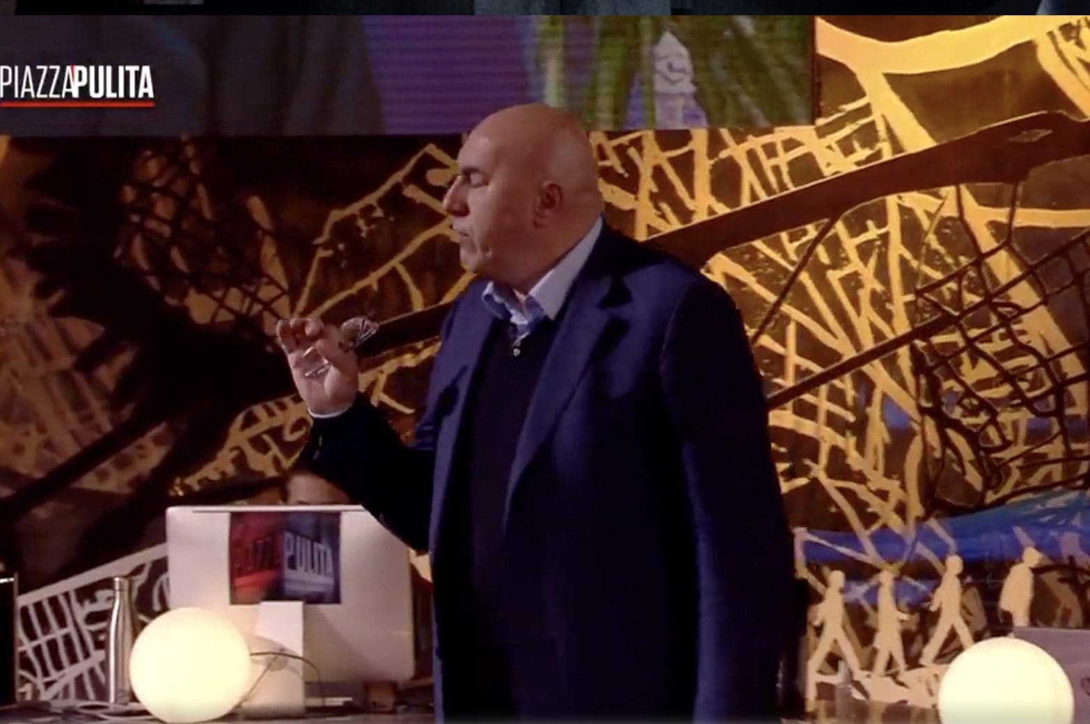 Crosetto abbandona lo studio di Piazzapulita