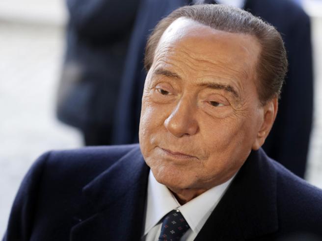 Libretti e telefonate: così Berlusconi lancia la sua candidatura a Presidente della Repubblica