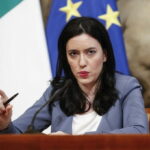Lucia Azzolina difende Conte da Renzi e Calenda