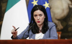 Lucia Azzolina difende Conte da Renzi e Calenda