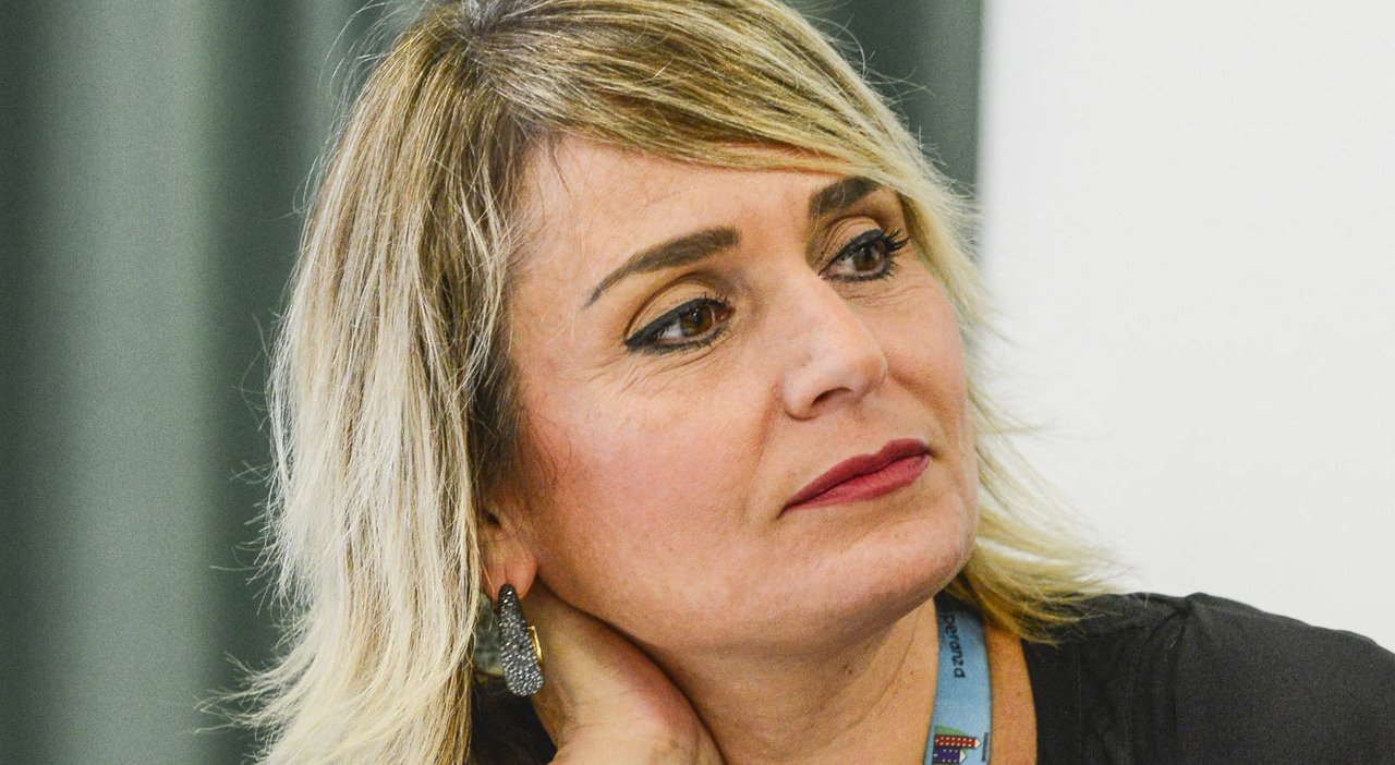 Antonella Viola contro i tamponi per i vaccinati