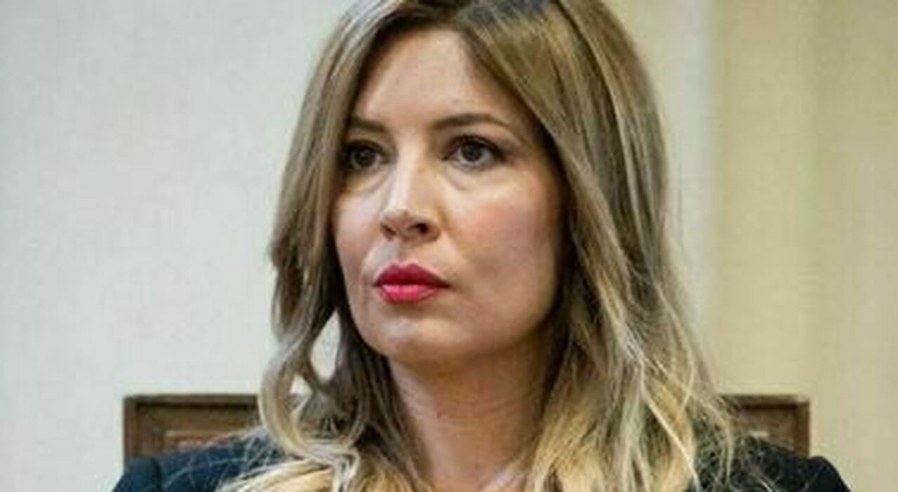 L'allarme di Selvaggia Lucarelli sulle farmacie intasate dai tamponi