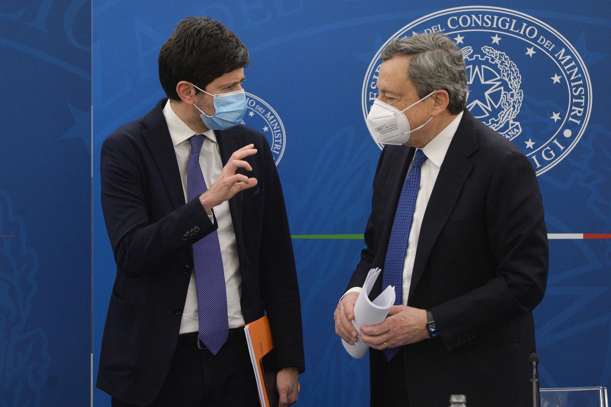 Ipotesi nuove restrizioni prima di Natale