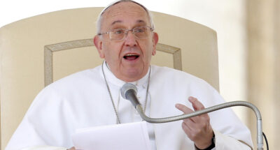 Papa Francesco invita a non condannare i figli gay