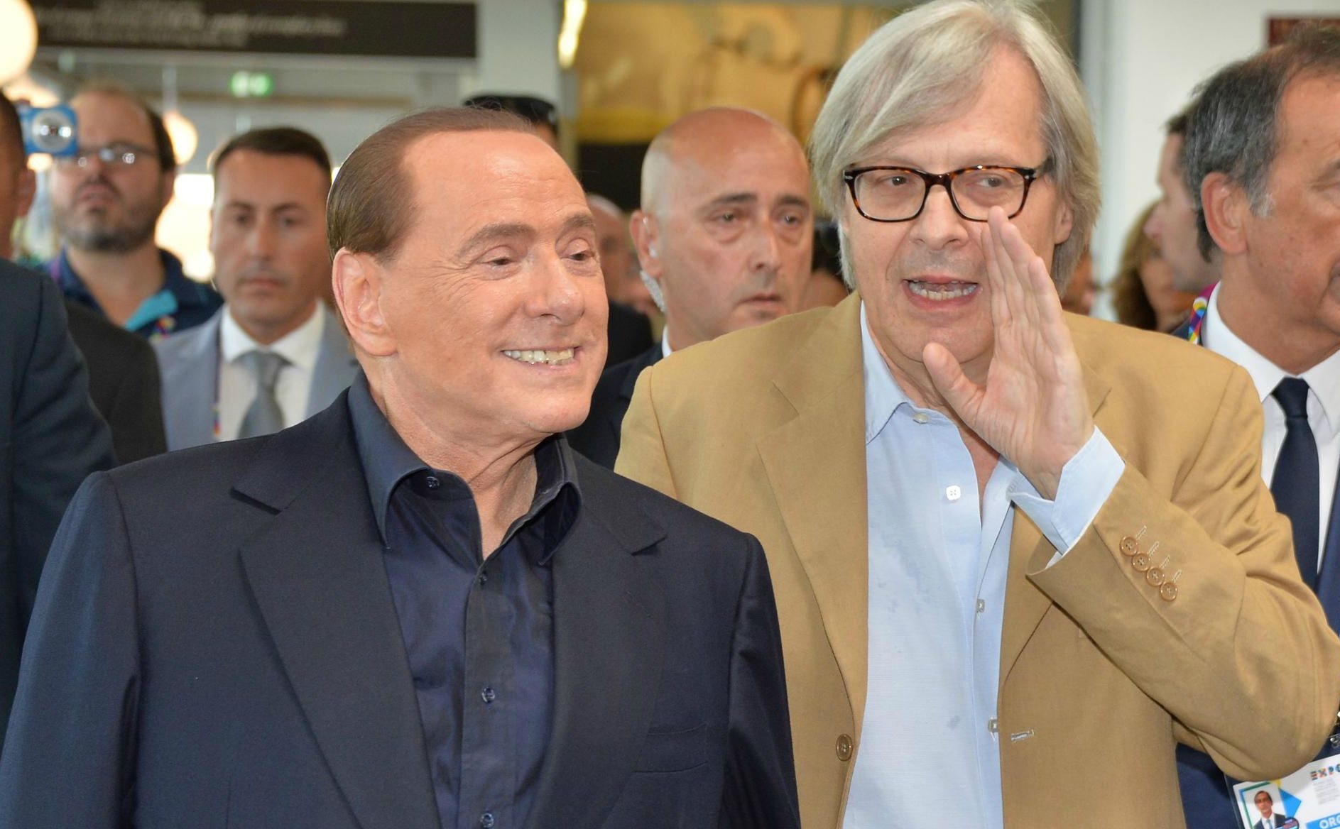 Berlusconi e Sgarbi telefonano ai parlamentari indecisi