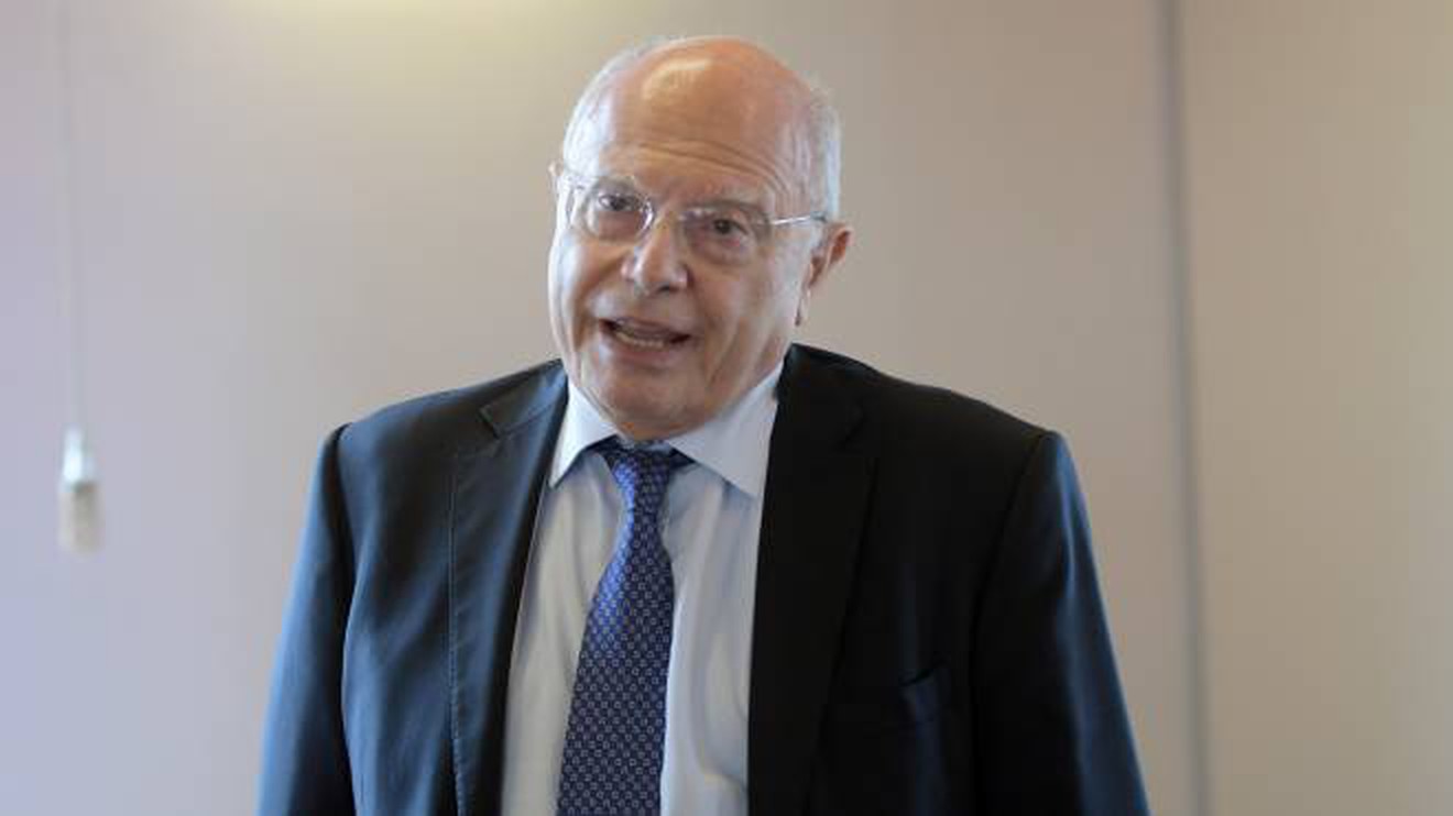 Massimo Galli positivo al Covid con un giallo, social scatenati