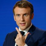 Macron attacca i no vax francesi
