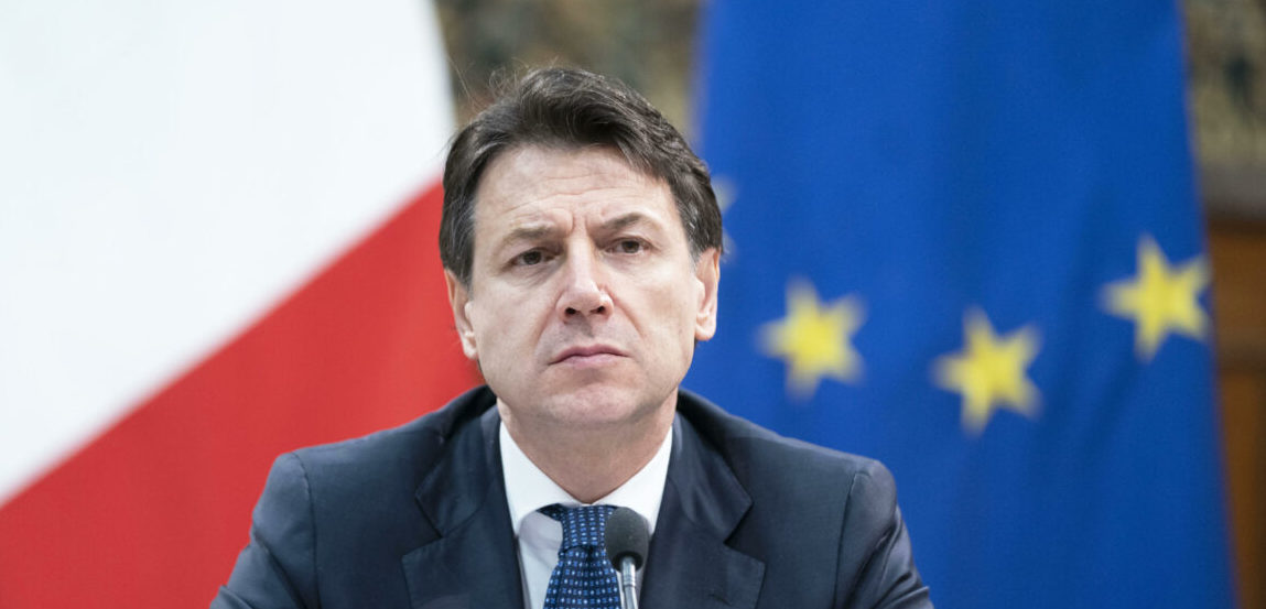 La Guardia di Finanza bussa a casa di Conte