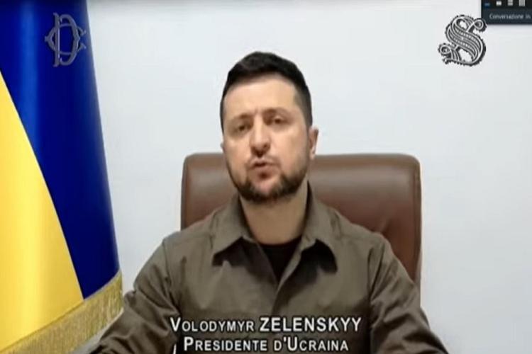Zelensky accolto dagli applausi alla Camera!