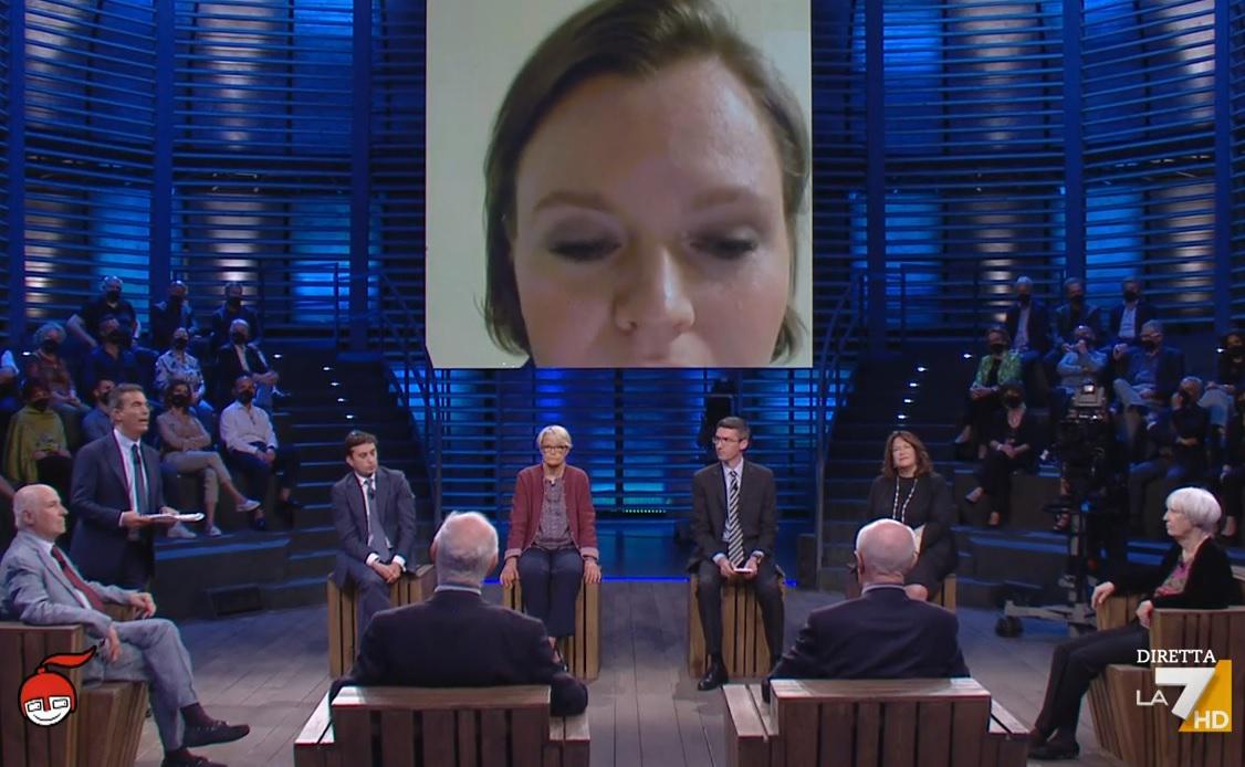 Le parole della giornalista russa scatenano le risate nello studio di Dimartedì