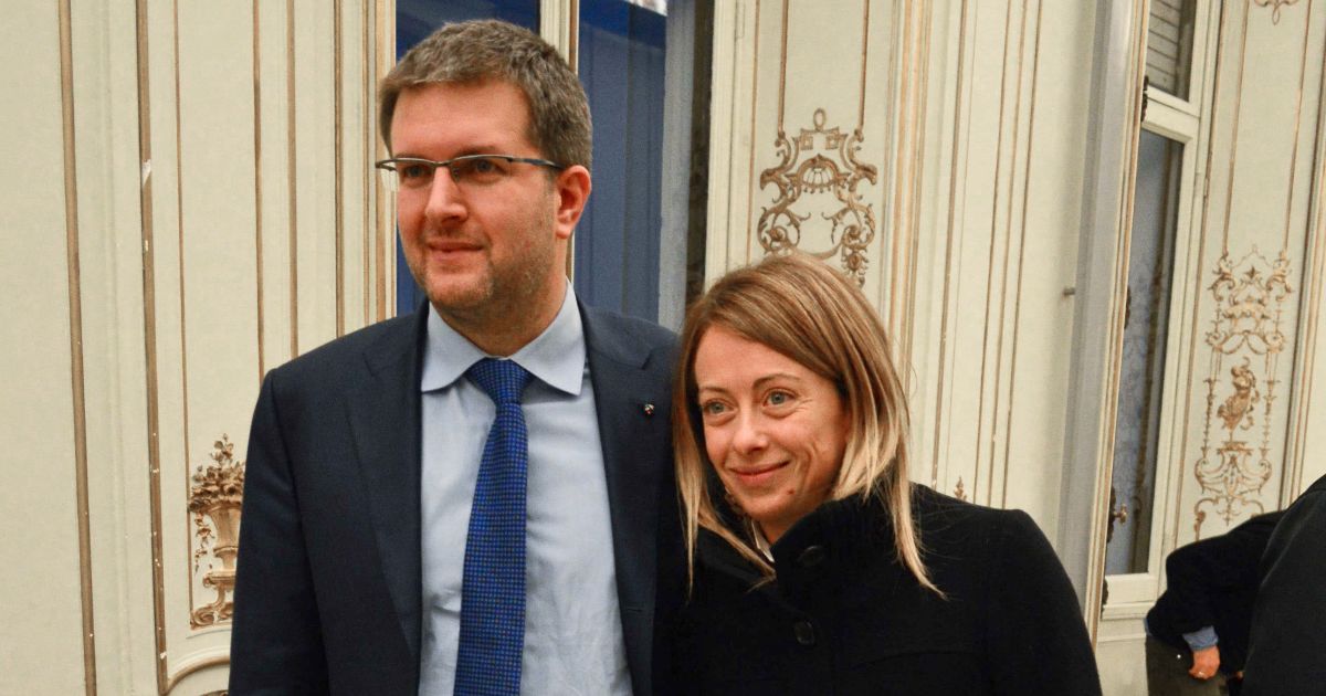 Carlo Fidanza, il fedelissimo di Giorgia Meloni nei guai