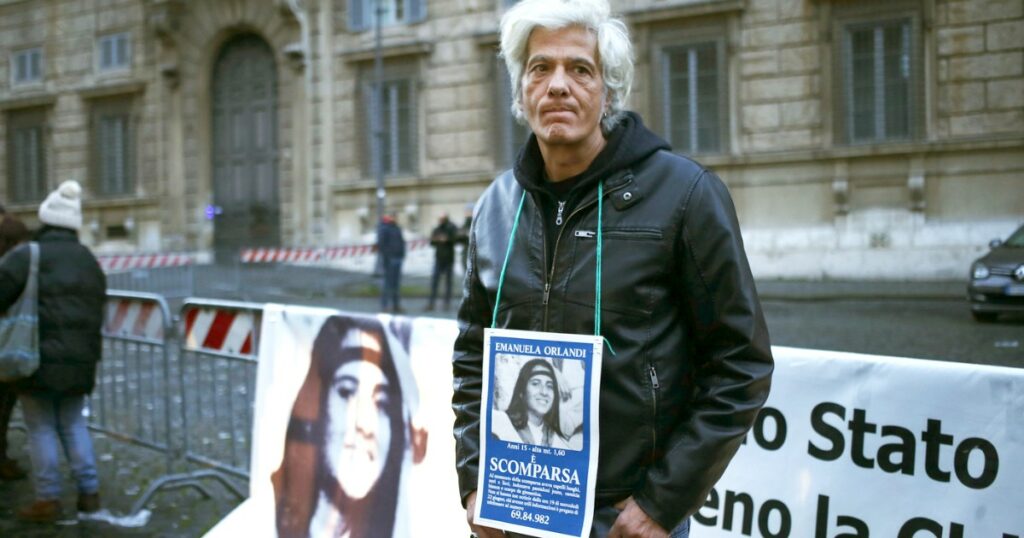 Pietro Orlandi manifesta per la verità sulla scomparsa di sua sorella, Emanuela Orlandi
