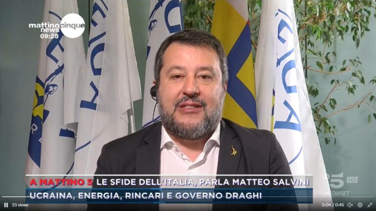 Salvini torna ad attaccare il suo nemico preferito: i migranti