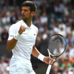 Wimbledon, Djokovic inala una sostanza ‘sospetta’ e la rete si scatena