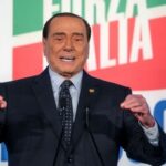 Berlusconi seppellisce letteralmente Brunetta, Carfagna e Gelmini