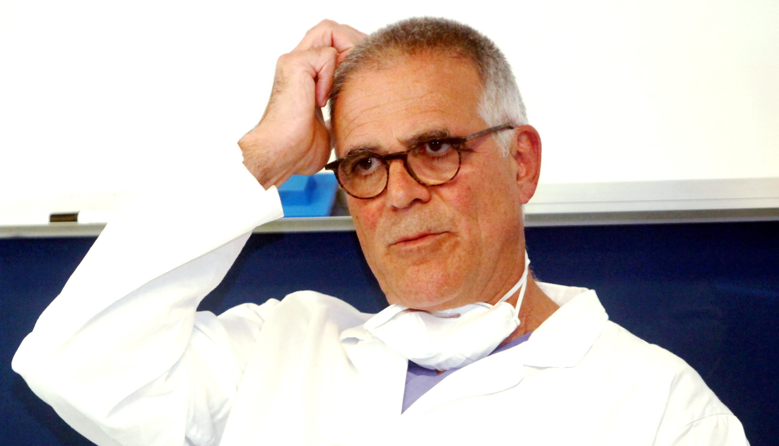 Covid, il post di Zangrillo infiamma i social