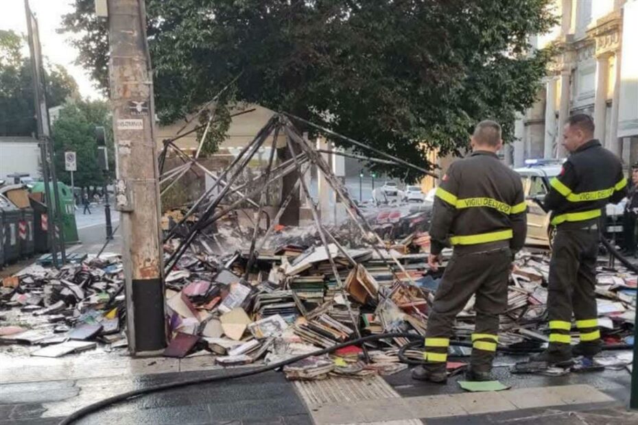Riapre la ‘Bancarella del Professore’ a Roma dopo l’incendio doloso!