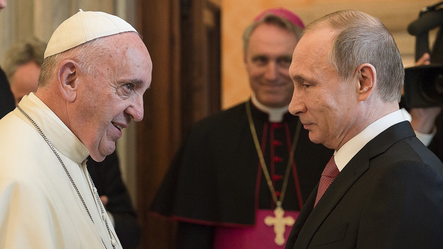 Papa Francesco aggiusta il tiro su Putin