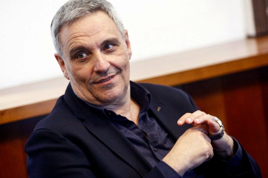 Il famoso scrittore operato d’urgenza. Ecco come sta