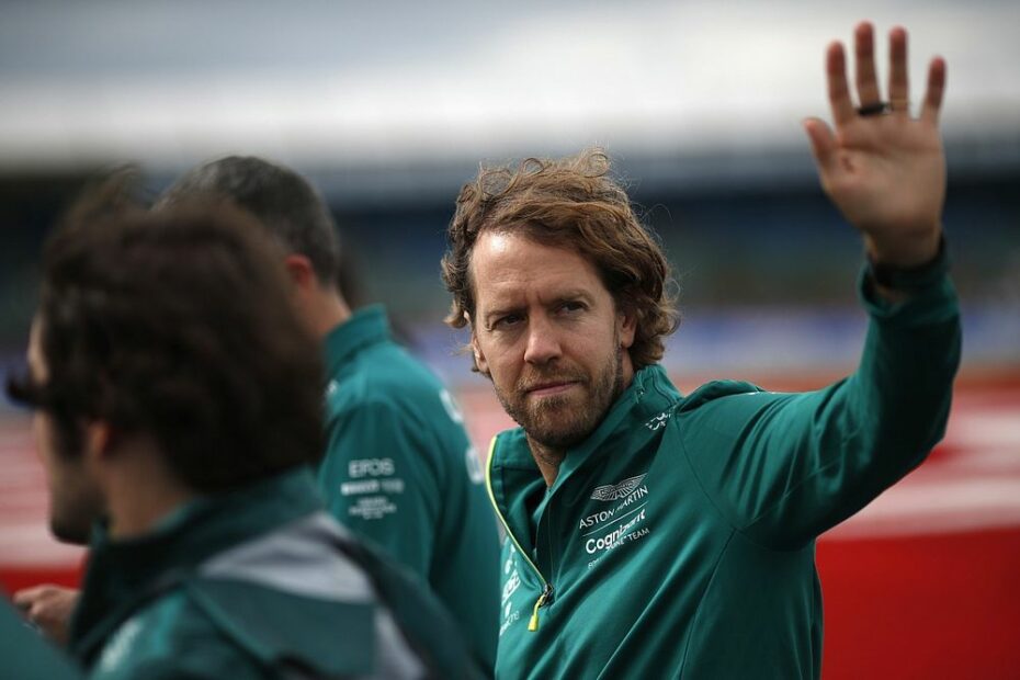 La decisione a sorpresa di Sebastian Vettel fa esplodere i social