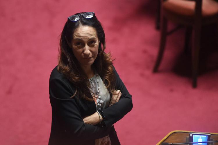 M5S, niente terzo mandato per Paola Taverna: i social esplodono