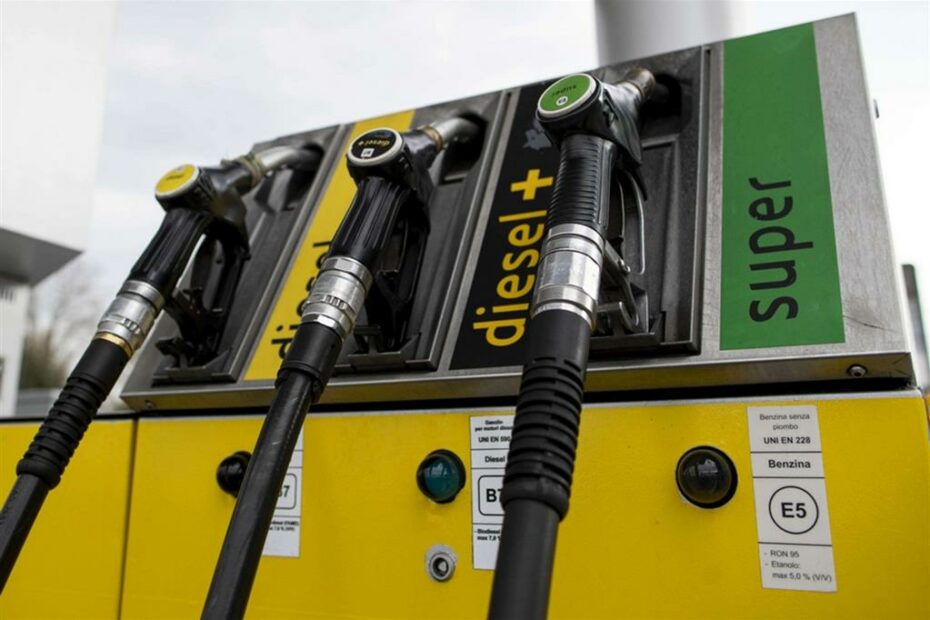 Ecco perché il diesel costa più della benzina verde